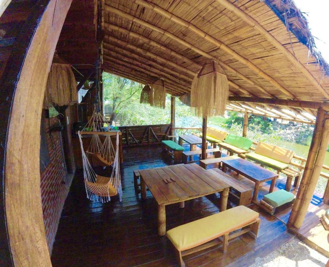 Auberge de jeunesse Iguana Beach House à Montañita Extérieur photo