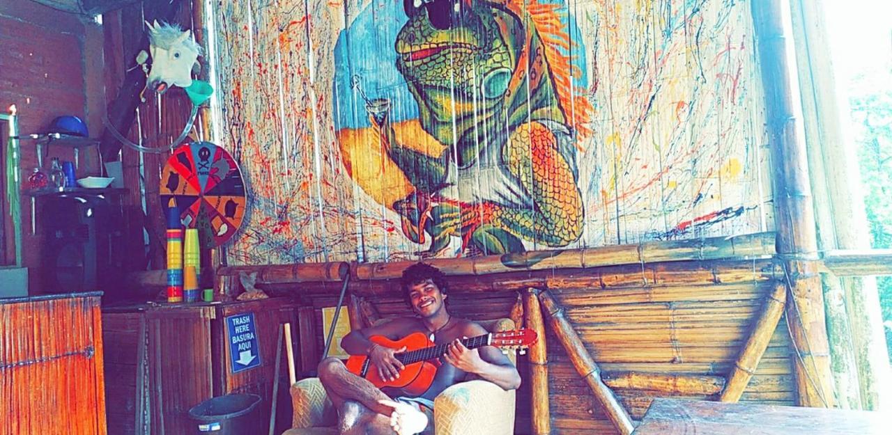 Auberge de jeunesse Iguana Beach House à Montañita Extérieur photo